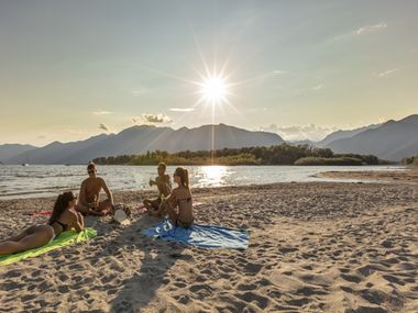 Strandbäder und Strände am Lago Maggiore