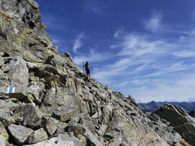 Une promenade sur la crête des montagnes