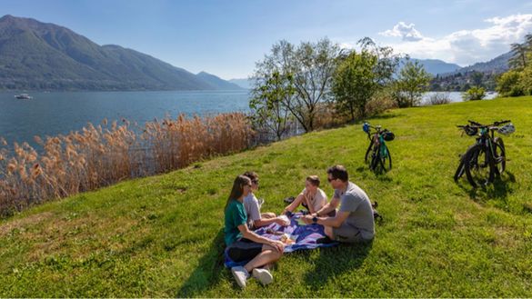 Mit der Familie durch den Parco del Piano di Magadino radeln