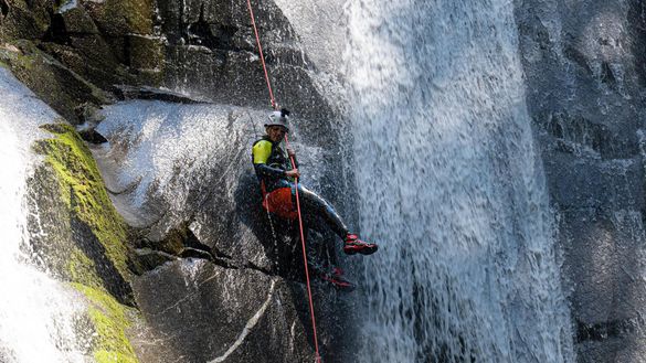 Discover canyoning in Ticino