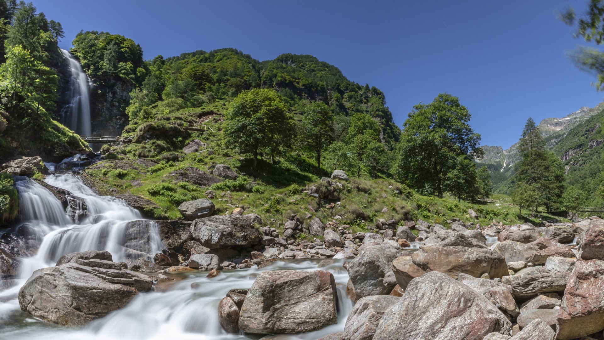 Su e giù per la Valle Verzasca