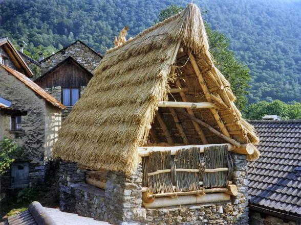 Les toits de paille de Cento Campi