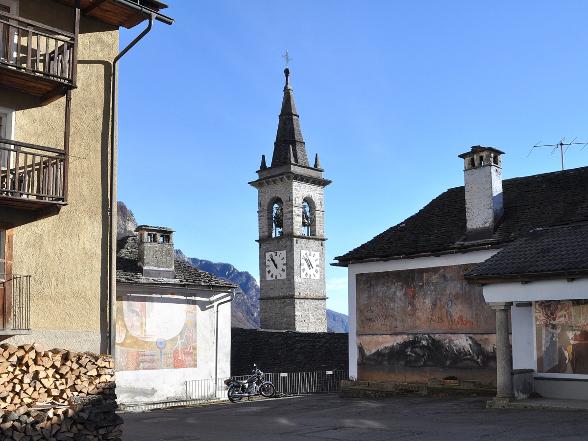 Kirche San Giovanni Battista und Via Crucis'